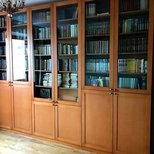 Почему лучше делать корпус из шпонированного мдф, а фасады из массива дерева?